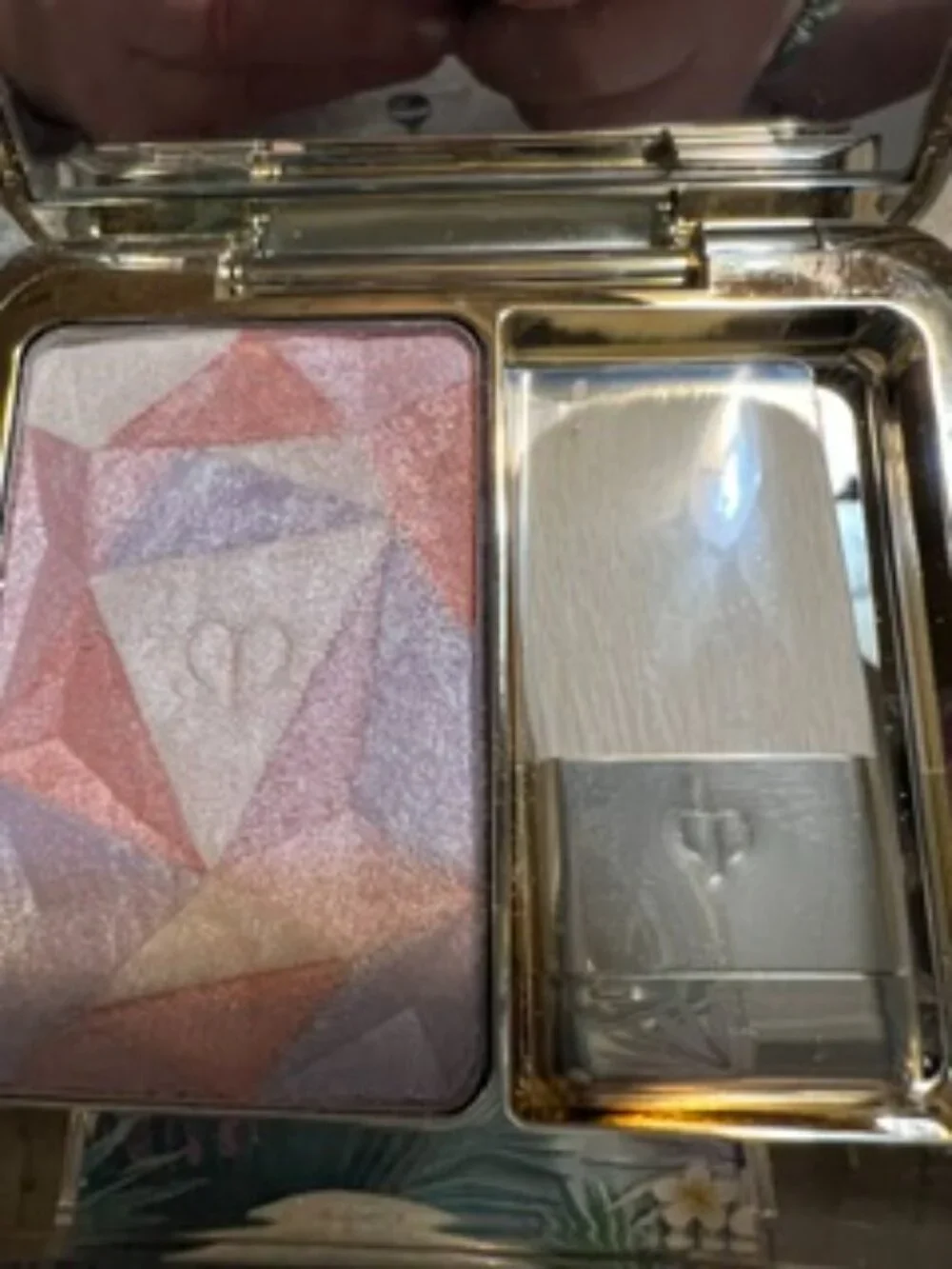 Cle de Peau Luminizing Face Enhancer in Twilight Glow 201 w/ Pouch